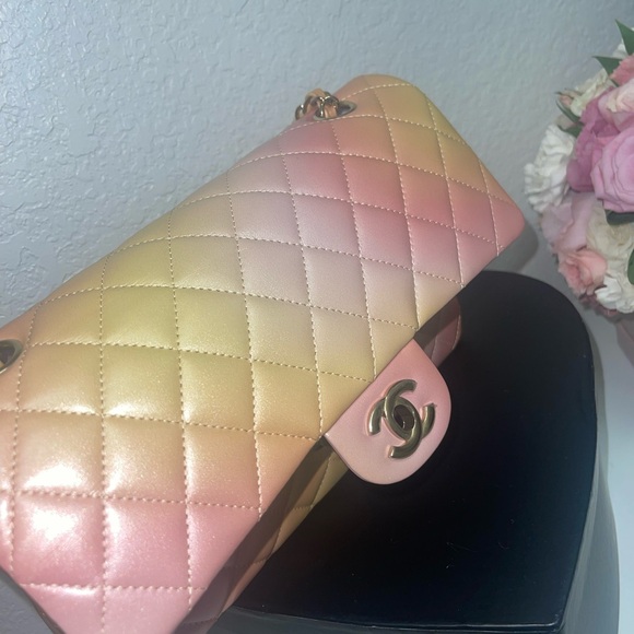 Chanel Double Flap P24 Season - Picture 9 of 13